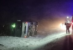 Ties Lazdijais apvirto keleivius vežęs autobusas