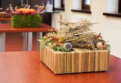 Kalėdinė dvasia gyva floristinėse kompozicijose