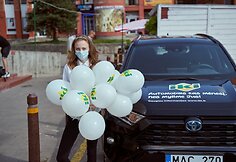 Antrajai &bdquo;Iki&ldquo; žaidimo laimėtojai įteikti įspūdingo visureigio &bdquo;Toyota RAV4 Hybrid&ldquo; rakteliai 