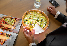 Garsus šefas įvertino Vilniuje duris atvėrusį restoraną „Olive Kitchen“