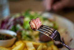 Garsus šefas įvertino Vilniuje duris atvėrusį restoraną „Olive Kitchen“