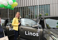 Neregėtos automobilių dalybos: &bdquo;Iki&ldquo; gimtadienio loterijos laimėtojams įteikti 8 visureigių rakteliai
