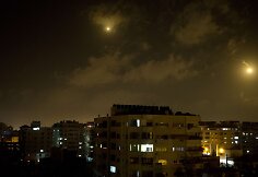 Izraelio oro atakas Gazos mieste