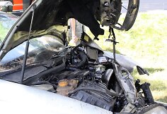 Nuo kelio nuvažiavo &bdquo;Opel Omega&ldquo; ir skaudžiai rėžėsi į medį