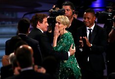 Johnas Travolta, Sarah Paulson ir Cuba Goodingas jaunesnysis