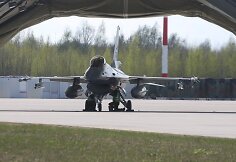 Aviacijos bazėje &Scaron;iauliuose leidžiasi NATO lėktuvas