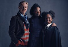 Ronį Vizlį, Hermioną Įkyrėlę ir jų dukrą Rouz spektaklyje vaidins Paulas Thornley, Noma Dumezweni ir Cherelle Skeete