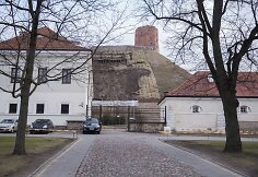 Nuo&scaron;liaužos niokoja Gedimino pilies kalną