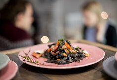 „La pasta“ kasdienybė: 18 tonų miltų, tūkstančiai porcijų ir neblėstanti meilė makaronams