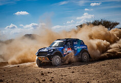 Vaidotas Žala ir Paulo Fiuza testuoja automobilį prie&scaron; Dakarą