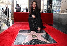Courteney Cox įteikta žvaigždė Holivudo &scaron;lovės alėjoje