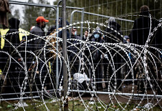 I&scaron; Rūdninkų migrantų stovyklos (&Scaron;alčininkų r.) gyventojai i&scaron;keliami į Kybartų (Vilkavi&scaron;kio r.) užsieniečių registracijos centrą