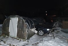 Nuo kelio nuvažiavęs automobilis Vilniuje atsidūrė &scaron;iltnamyje