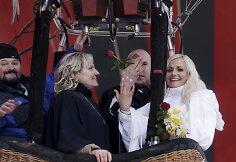 Latvijoje pakilusios į orą balionais susituokė pusšimtis porų