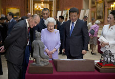 Karalienės Elizabeth II ir Kinijos prezidento Xi Jinpingo susitikimas