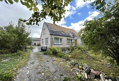 Stiprus vėjas penktadienį pridarė nemažai nuostolių Plikių, Klaipėdos rajone, gyventojams.