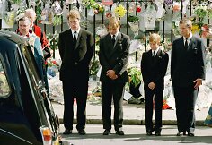 Princas Williamas ir princas Harry per motinos princesės Dianos laidotuves (1997 m.)