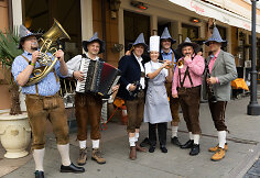 Oktoberfestas bare California Tapas & Wine