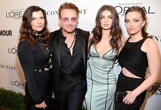 Bono su žmona Ali Hewson ir dukromis Eve bei Jordan