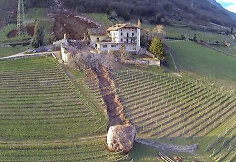 Italijoje nuo kalnų atskilo ir nusirito milžiniškas riedulys