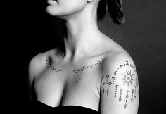 Tatuiruočių meistro &bdquo;Juodi dygsniai&ldquo; darbas