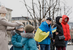 Lietuvos aktyvių moterų komiteto simbolinė akcija Vilniuje už Ukrainos vaikus