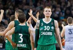 Aronas White'as