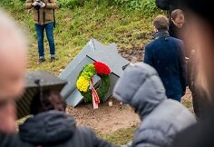 Kaune atidengtas ženklas Holokausto aukoms atminti
