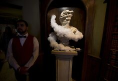 Gatvės menininkas Banksy atidarė vie&scaron;butį Betliejuje