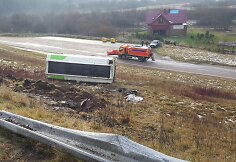 Benzinvežio avarija slidžiame greitkelyje Klaipėda–Kaunas