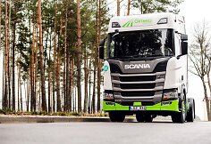 Į Lietuvą atvyko pirmieji suskystintomis gamtinėmis dujomis varomi &bdquo;Scania&ldquo; sunkvežimiai