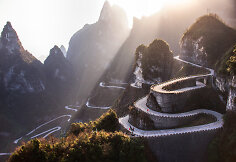 Tianmen&scaron;ano didžiųjų vartų kelias (Tianmen Shan Big Gate Road)