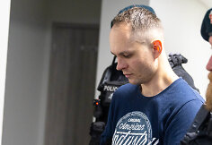 Benas Mikutavičius atvežtas į teismą