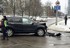 Vilniuje susidūrė „Honda“ ir BMW