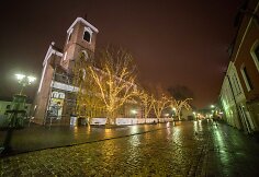 Kaunas puo&scaron;iasi Kalėdoms: sužibo keli kilometrai girliandų ir tūkstančiai dekoracijų