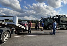 Avarija Radvili&scaron;kio rajone: lengvasis automobilis susidūrė su Lietuvos kariuomenės ma&scaron;ina 