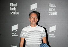 Filmo &bdquo;Medaus &scaron;alis&ldquo; peržiūra Valdovų rūmų kiemelyje