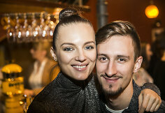 Vakarienės „Dine in the dark“ akimirka