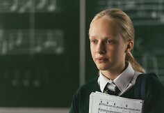 Monikos vaidmenį kino filme &bdquo;Pilis&ldquo; atliekanti Barbora Bareikytė 
