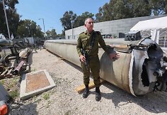 Izraelis parodė i&scaron; Negyvosios jūros i&scaron;trauktą Irano paleistą balistinę raketą