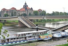 Dresdene sugriuvo tiltas