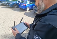 Rūkančius prie mokyklų paauglius Kauno policija fiksuoja dronu