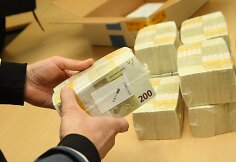 Į Vilnių atvežta euro banknotų siunta