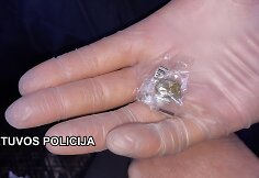 Klaipėdos apskrities kriminalistai su įkalčiais sulaikė 10 asmenų, įtartų narkotinių medžiagų disponavimu