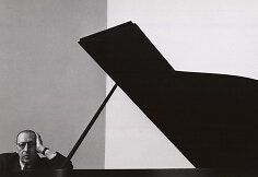 Kompozitorius ir pianistas Igoris Stravinskis, Niujorkas, 1946 m. &copy; 1946 Arnold Newman. Getty Images