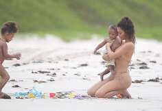 Kim Kardashian su vaikais North ir Saintu