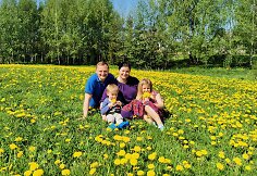 Sigita Mikalauskienė ir Liudas Mikalauskas su vaikais / Asmeninio albumo nuotr.