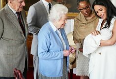 Princas Harry ir Meghan Markle karalienei Elizabeth II ir princui Philipui pristatė gimusį sūnų Archie, 2019 m. gegužė / Scanpix nuotr.