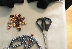 Victoria Enefors siuvinėjama suknelė
