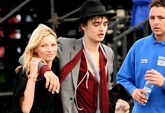 Kate Moss ir Pete'as Doherty Glastonberio festivalyje
